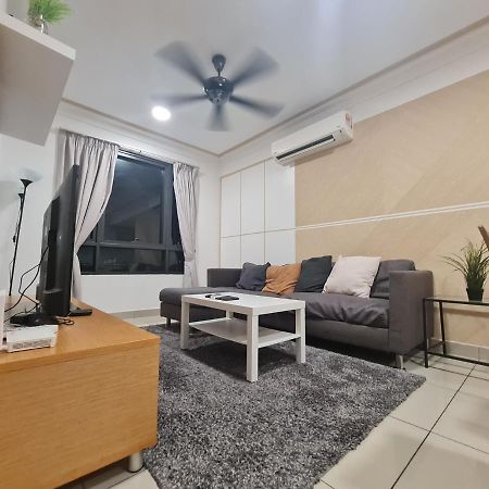 Lovely 3-Bedroom Serviced Apartment @ Cyberjaya Exteriör bild