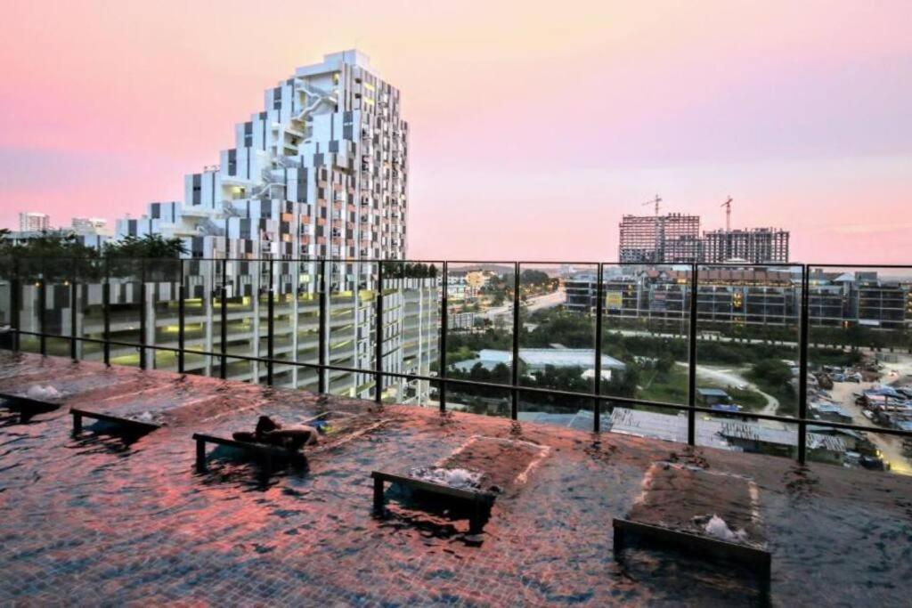 Lovely 3-Bedroom Serviced Apartment @ Cyberjaya Exteriör bild