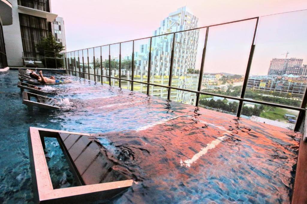Lovely 3-Bedroom Serviced Apartment @ Cyberjaya Exteriör bild