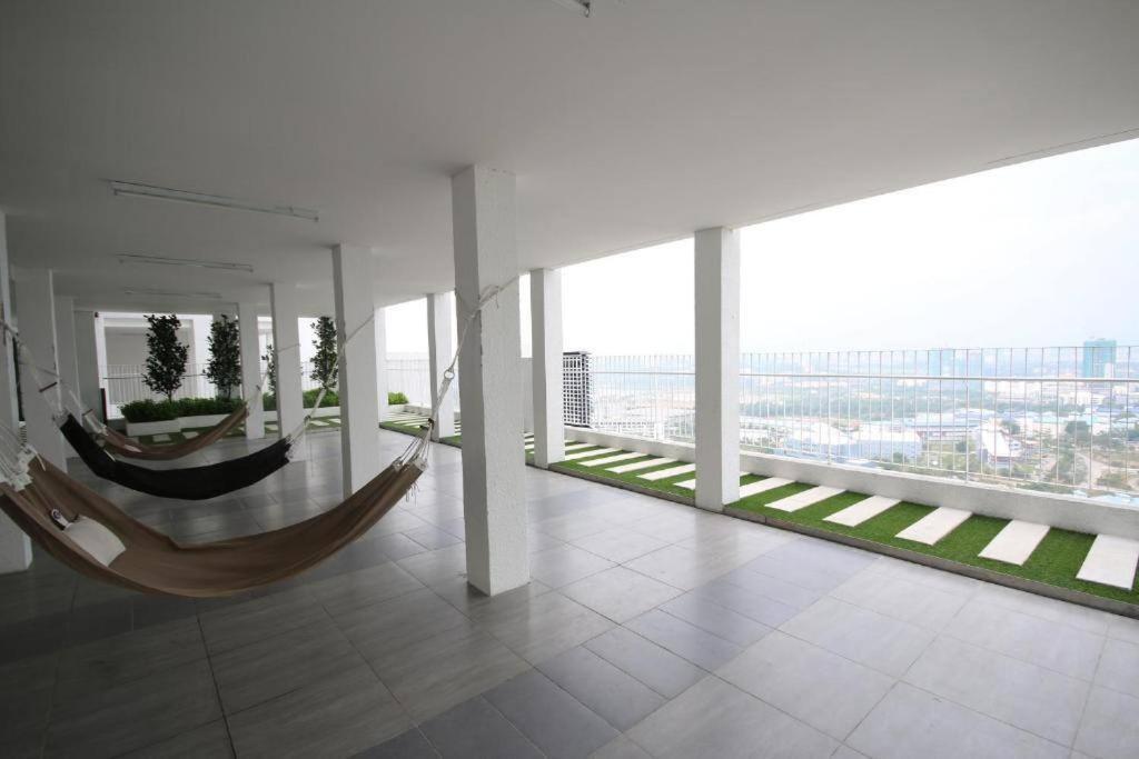 Lovely 3-Bedroom Serviced Apartment @ Cyberjaya Exteriör bild