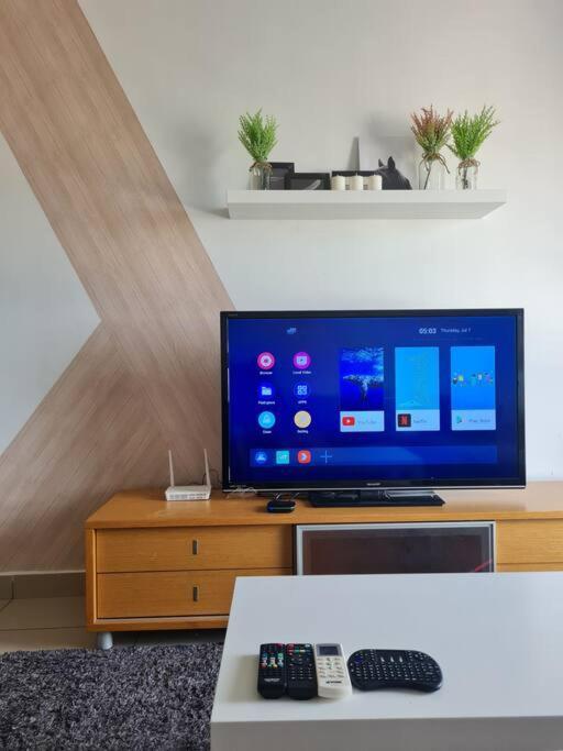 Lovely 3-Bedroom Serviced Apartment @ Cyberjaya Exteriör bild